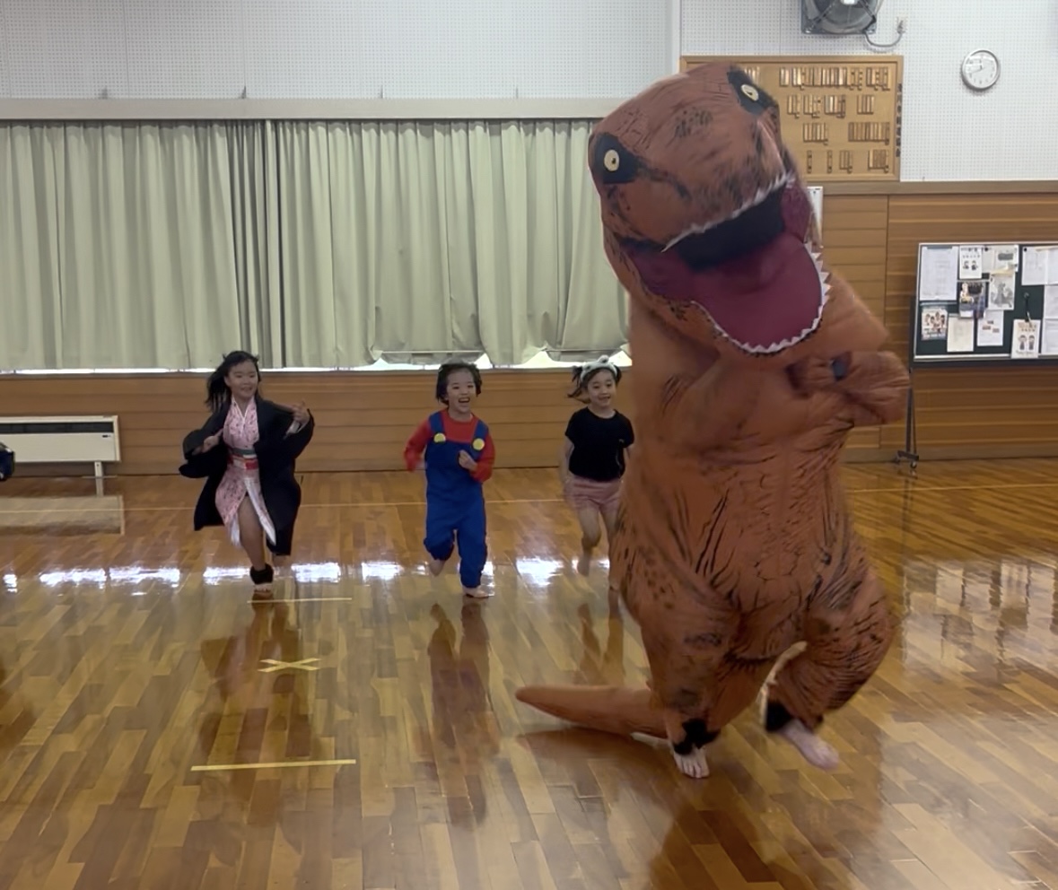 恐竜おにごっこ